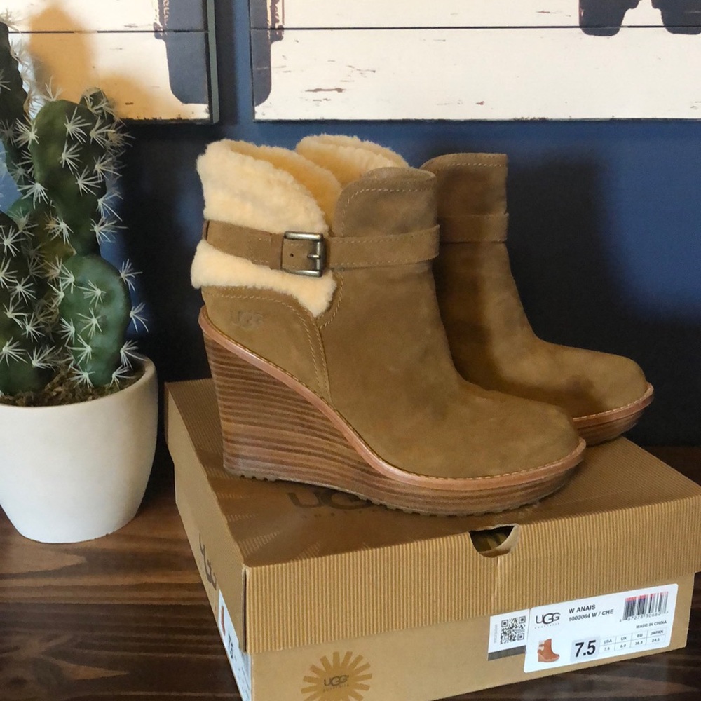 Like new Ugg Anais wedge. Worn twice. Chestnut